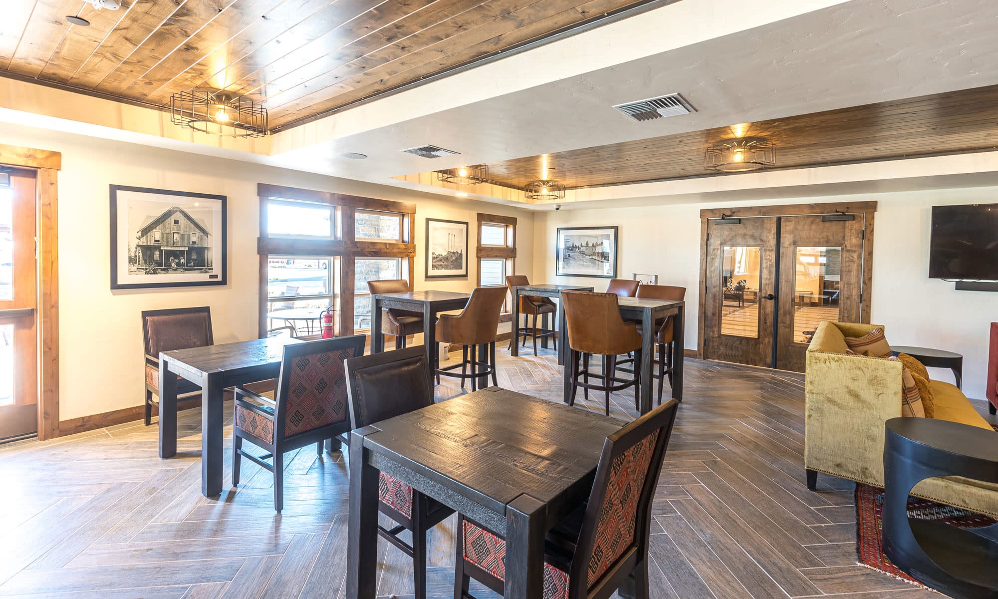 Cafe area at Touchmark at Pilot Butte in Bend, Oregon