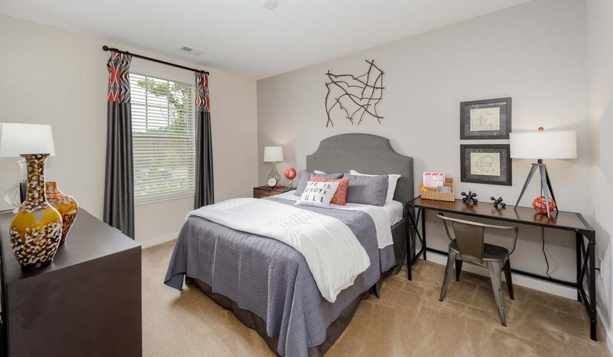 Bedroom with a bed and desk at Lane Parke Apartments in Mountain Brook, Alabama