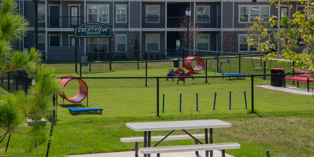Resident grill and chill area at Artisan Crossing in Norman, Oklahoma