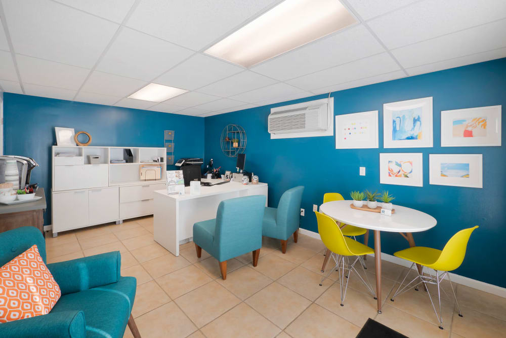 Modern leasing office at Northshore Flats Apartments in Chattanooga, Tennessee