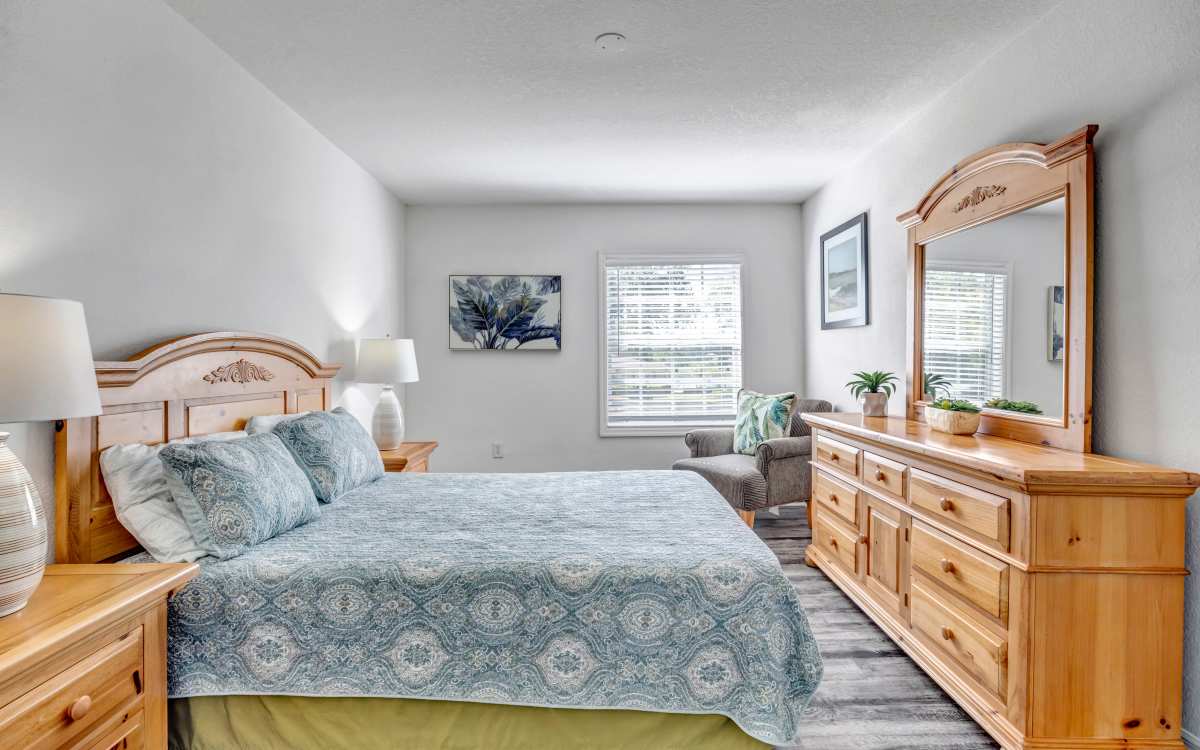 Model bedroom at Carlton Arms Of North Lakeland in Lakeland, Florida