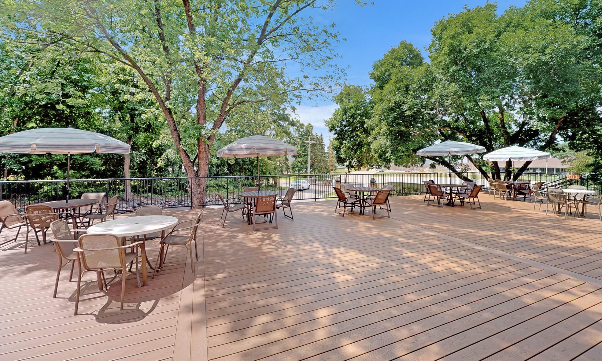 Apartments in Edina, Minnesota at Oaks Braemar
