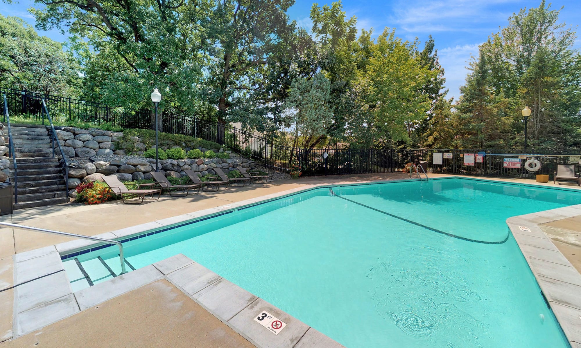Apartments at Oaks Braemar in Edina, Minnesota