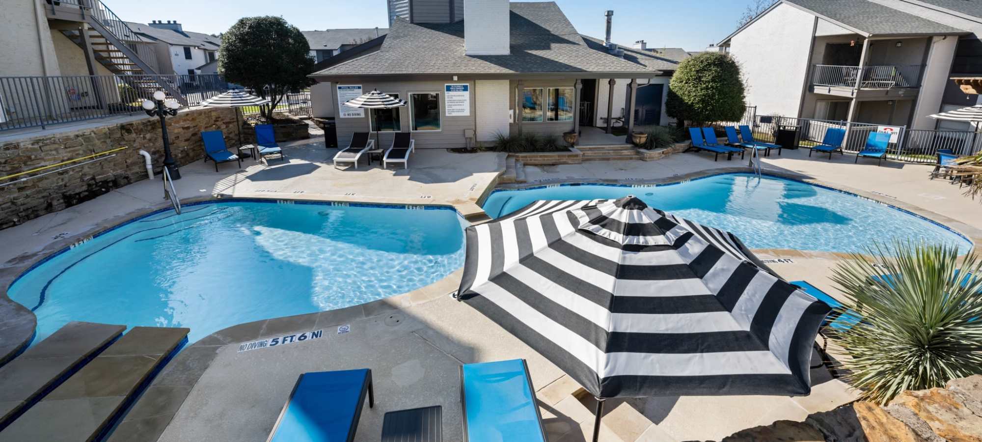 Apartments at 18Eleven Frankford in Carrollton, Texas