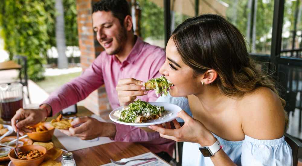 Residents having delicious food at a restaurant near Retreat at Horizon Hills in El Paso, Texas
