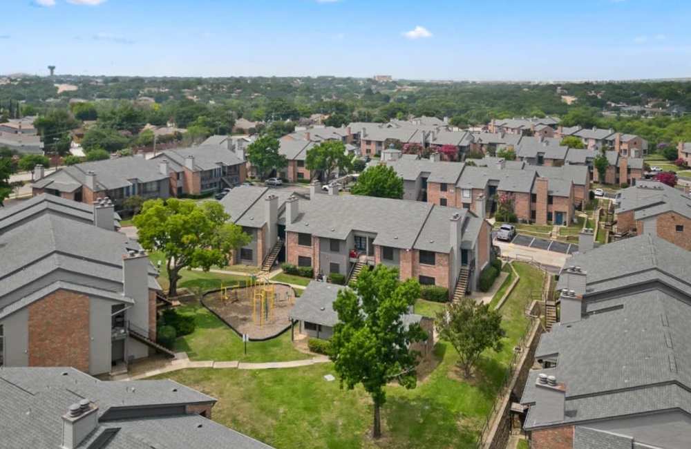 Aerial view of the property displaying various amenities at 18Eleven Frankford in Carrollton,Texas