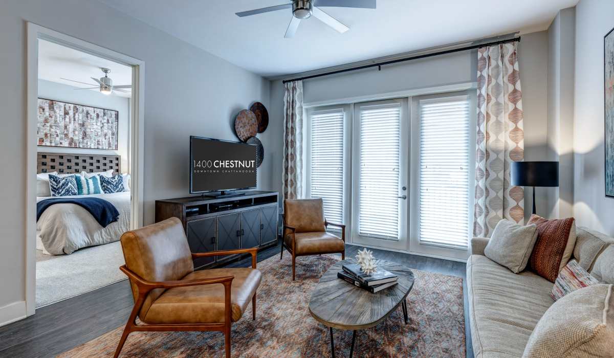 Spacious apartment with ceiling fan at 1400 Chestnut, Chattanooga, Tennessee