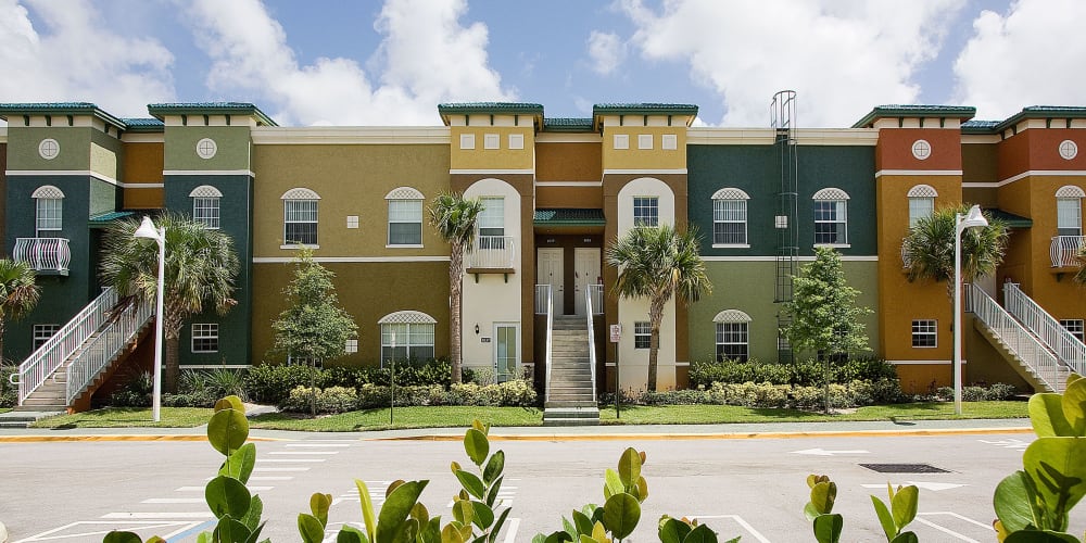Exterior of Quantum Lake Villas Apartments in Boynton Beach, Florida