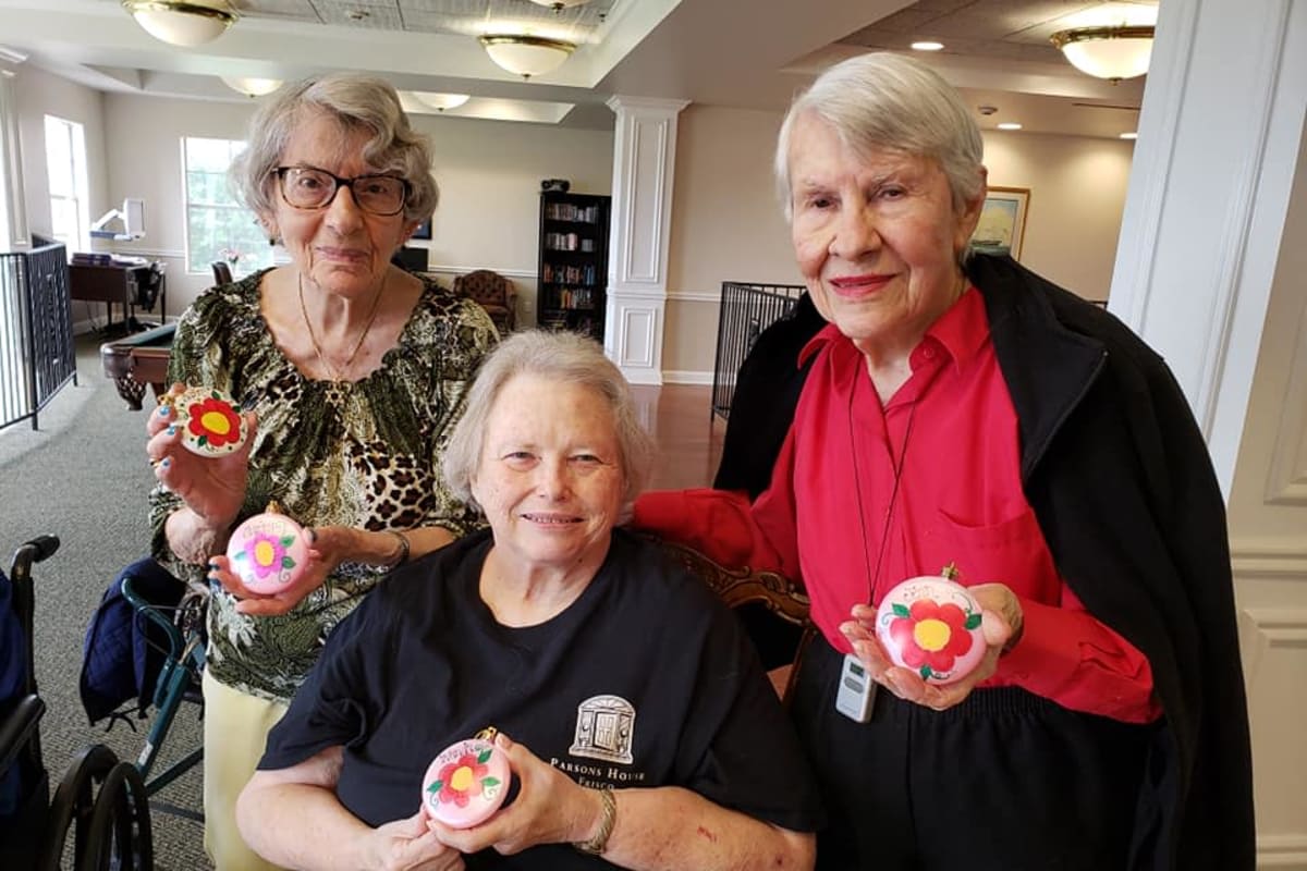 Crafty residents at Parsons House Frisco in Frisco, Texas