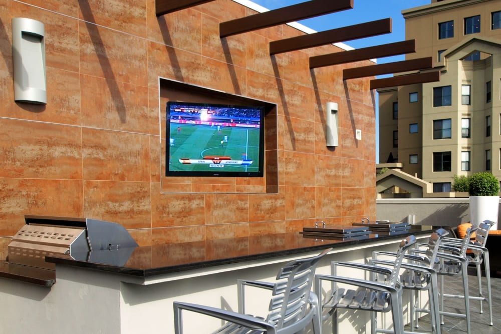 Rooftop bar seating with barbecue grills at Tower 737 Condominium Rentals in San Francisco, California