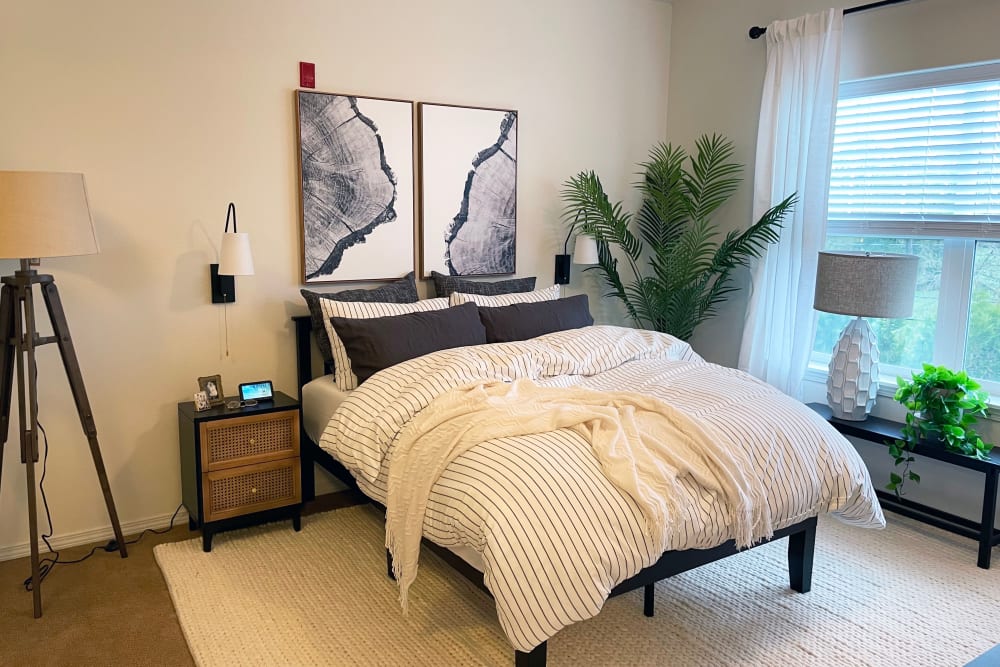 Bedroom at Timber Pointe Senior Living in Springfield, Oregon