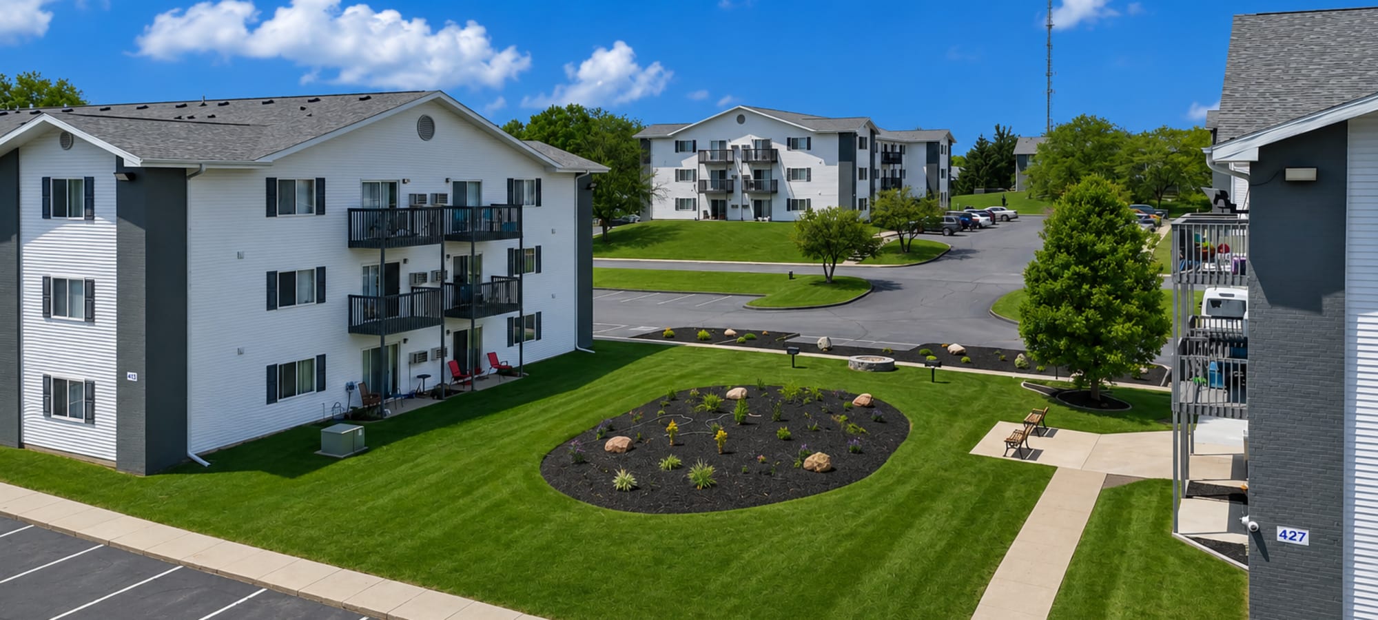 Exterior view of the apartment with green lawn at Valley View Apartments in Cedar Rapids, Iowa