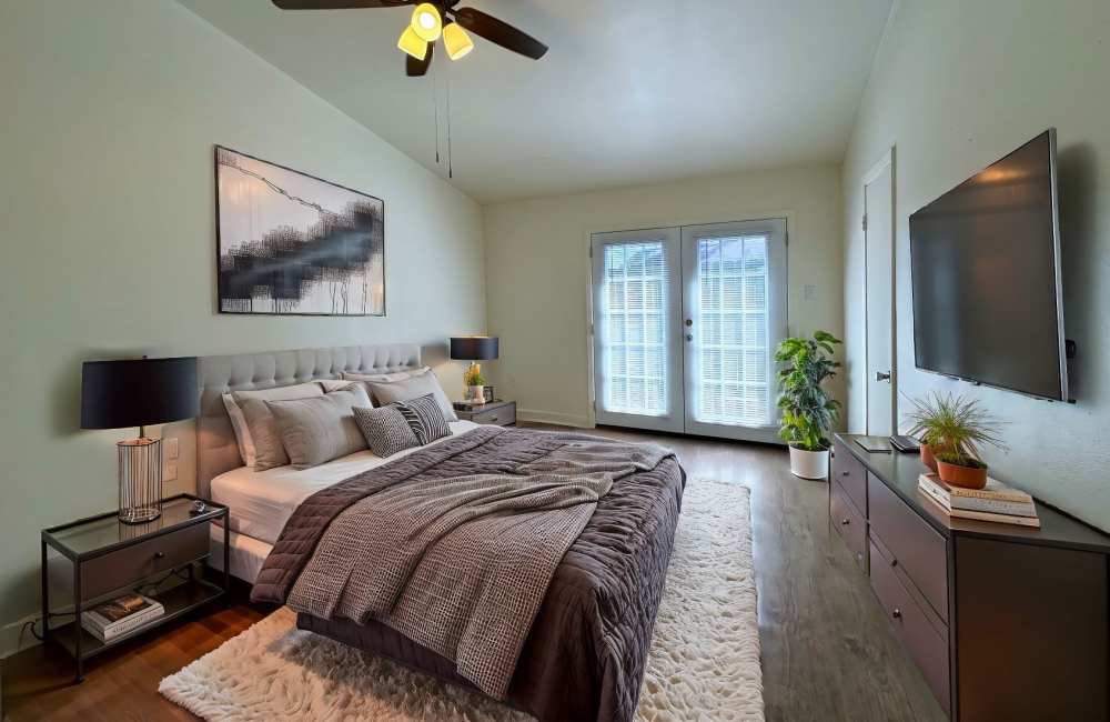 Bedroom at Jefferson Shadows in Baton Rouge, Louisiana