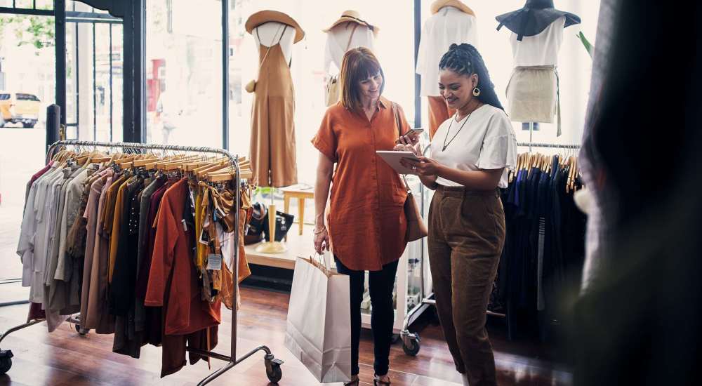 Residents shopping near Aria Residences in Mesquite, Texas