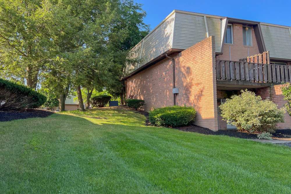 Apartments surrounded by greenery at Heatherwood Terrace in Mansfield, Ohio