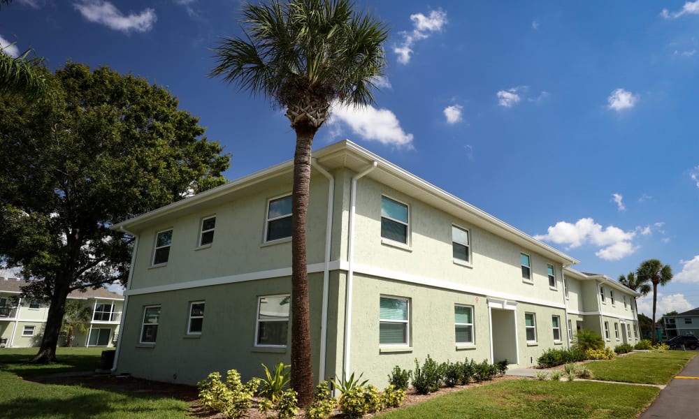 Seminole, FL Apartments near Maderia Beach Ridgeview