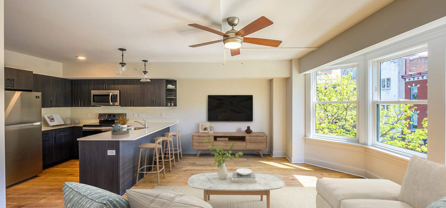Living room with a ceiling fan and a TV at Reside MKT in Wilmington, Delaware