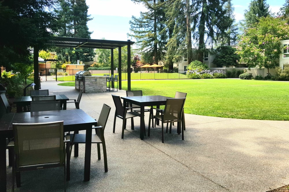 Barbecue area at Brookdale Apartments in San Jose, California