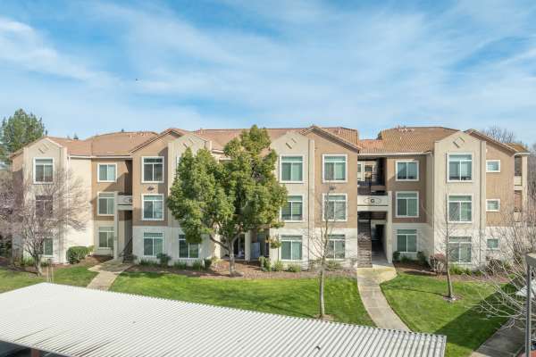 Laguna Creek Apartments