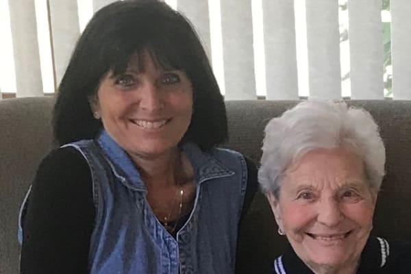 Resident and her daughter at Colonial Gardens Gracious Retirement Living in Beverly, Massachusetts
