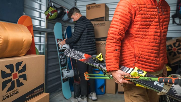 Adventurers pulling out winter equipment for a snow adventure near {{location_name}} in {{location_city}}, {{location_state_name}}