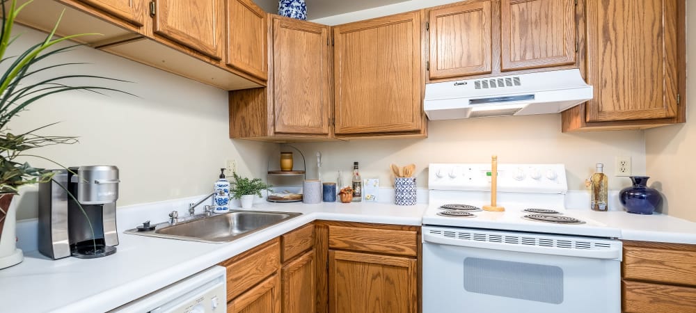 Virtual tour of a two bedroom, 1 bath unit at Maiden Bridge & Canongate Apartments in Pittsburgh, Pennsylvania