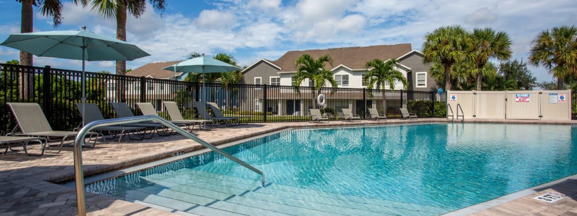 Photos of Calais Park Apartments in St Petersburg, Florida