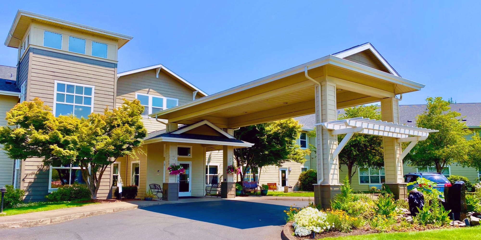 Front entrance at Evergreen Senior Living