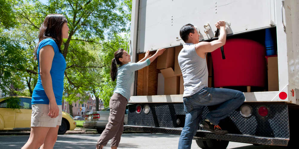 Customers loading boxes into moving truck at 3L Self Storage, Fort Wright, Kentucky