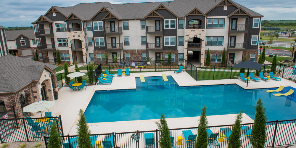 Beautiful community at Bend at New Road Apartments in Waco, Texas