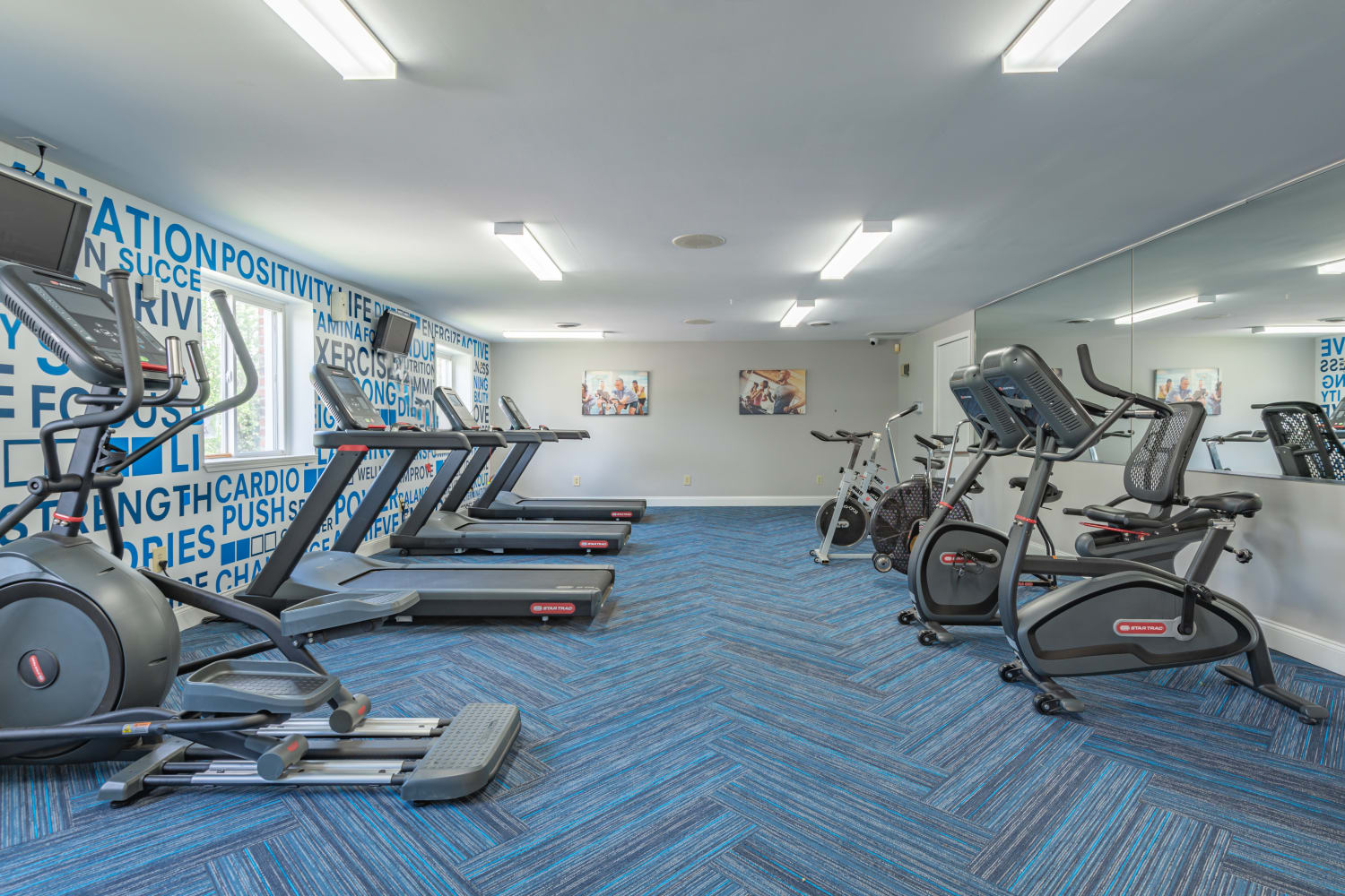 Fitness center at Idylwood Resort Apartments in Cheektowaga, New York.