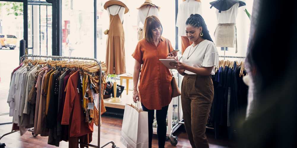 Woman shopping in downtown boutiques near Central West End Apartments in Saint Louis, Missouri