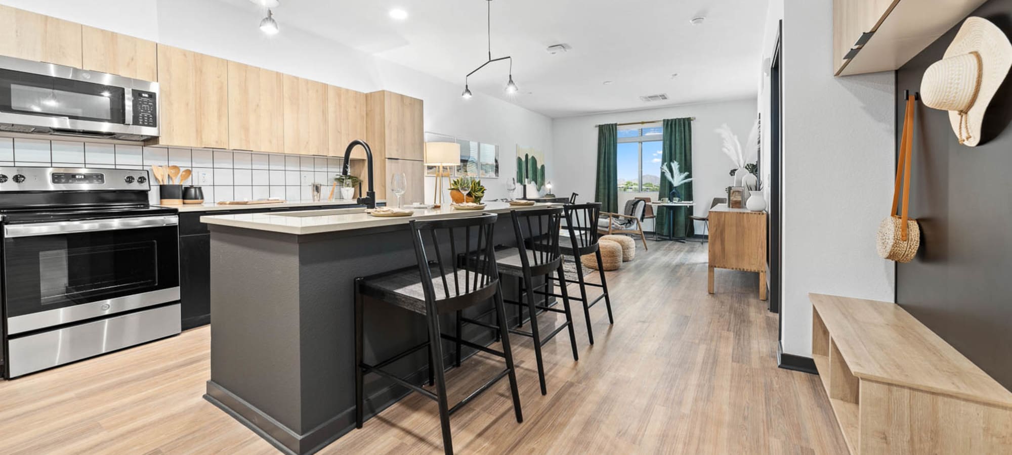 Enjoy Modern Upscale Apartments at Banyan on Washington in Phoenix, Arizona