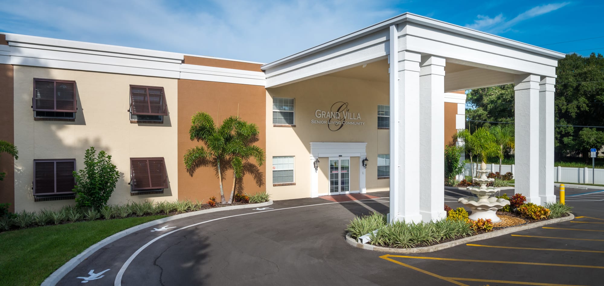 Exterior of Grand Villa of Pinellas Park in Florida