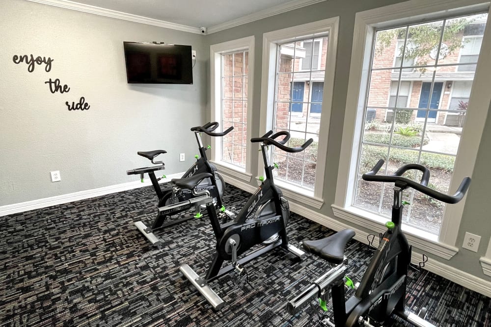 Enjoy apartments with a gym at The Abbey at Conroe in Conroe, Texas
