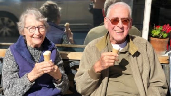 Seniors holding an ice cream in a cone at Senior Living Community in {{location_city}}, {{location_state_name}}