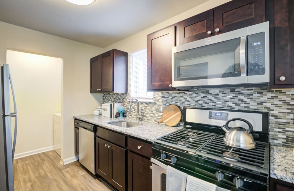 Kitchen with granite counter tops and new appliances at Fox Run Apartments & Townhomes in Bear, Delaware