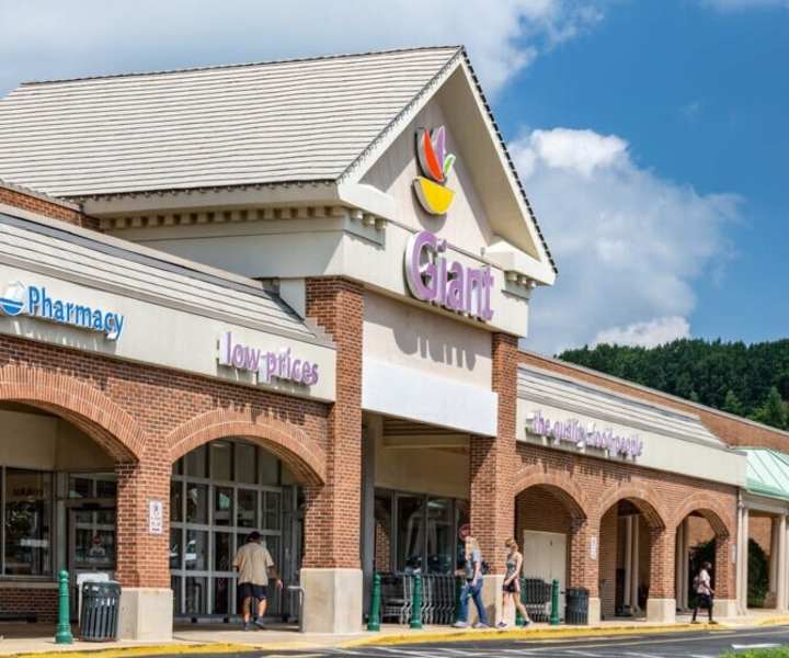 Muddy Branch shopping center Montgomery Club V in Gaithersburg, Maryland