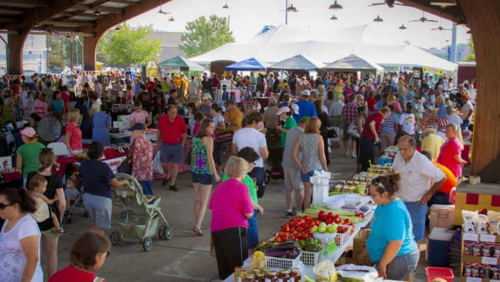 Outdoor market 