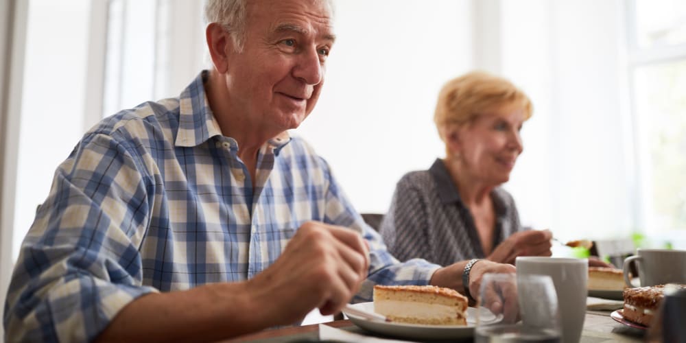 Residents enojying a meal at Waverly Place in Albany, Oregon