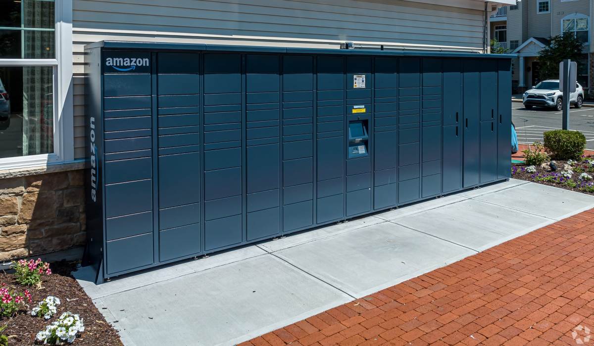 Amazon hub at Alterra | Rocky Hill in Rocky Hill, Connecticut