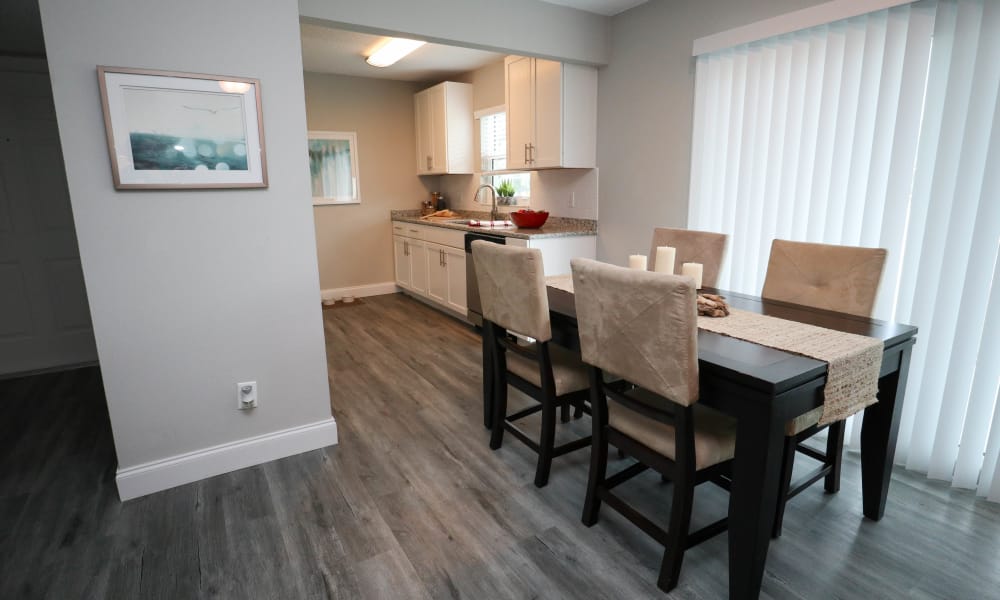 Seminole, FL Apartments in Pinellas County Ridgeview