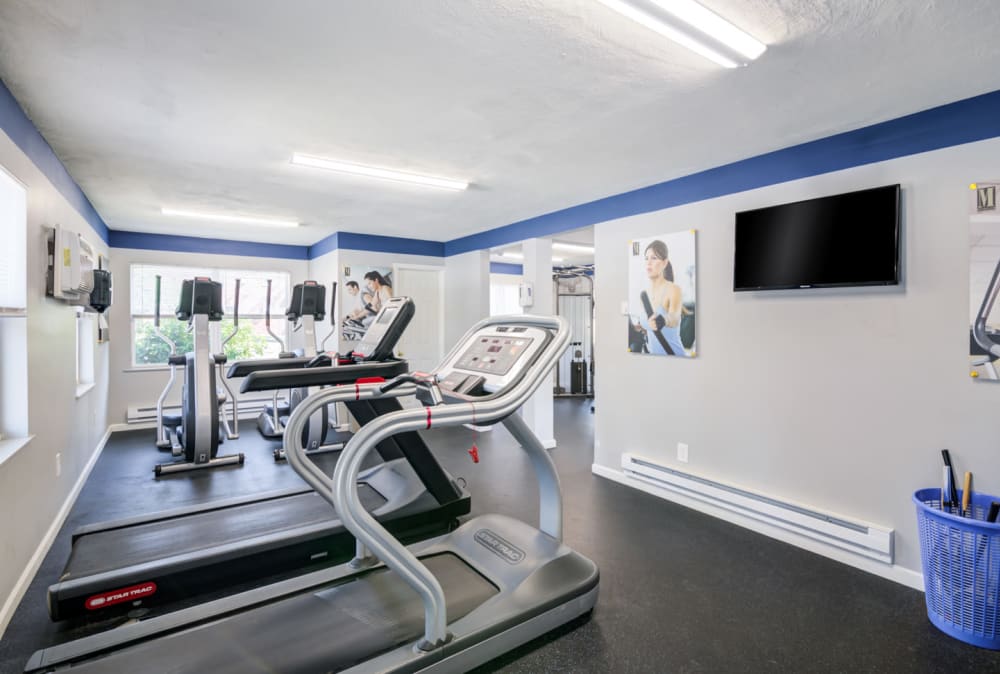 Fitness center at Eatoncrest Apartment Homes in Eatontown, New Jersey