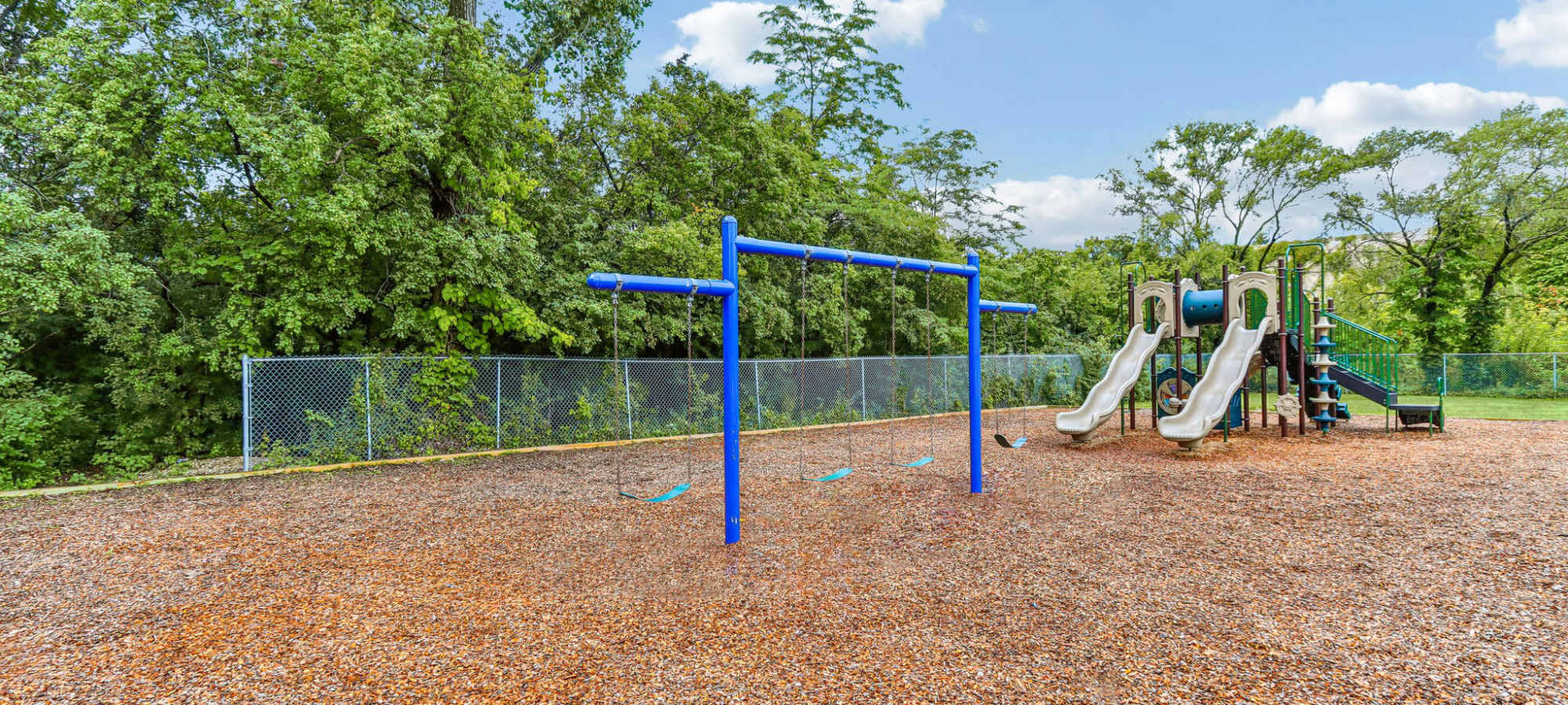 Amenities at Courtyards on the Park in Des Plaines, Illinois