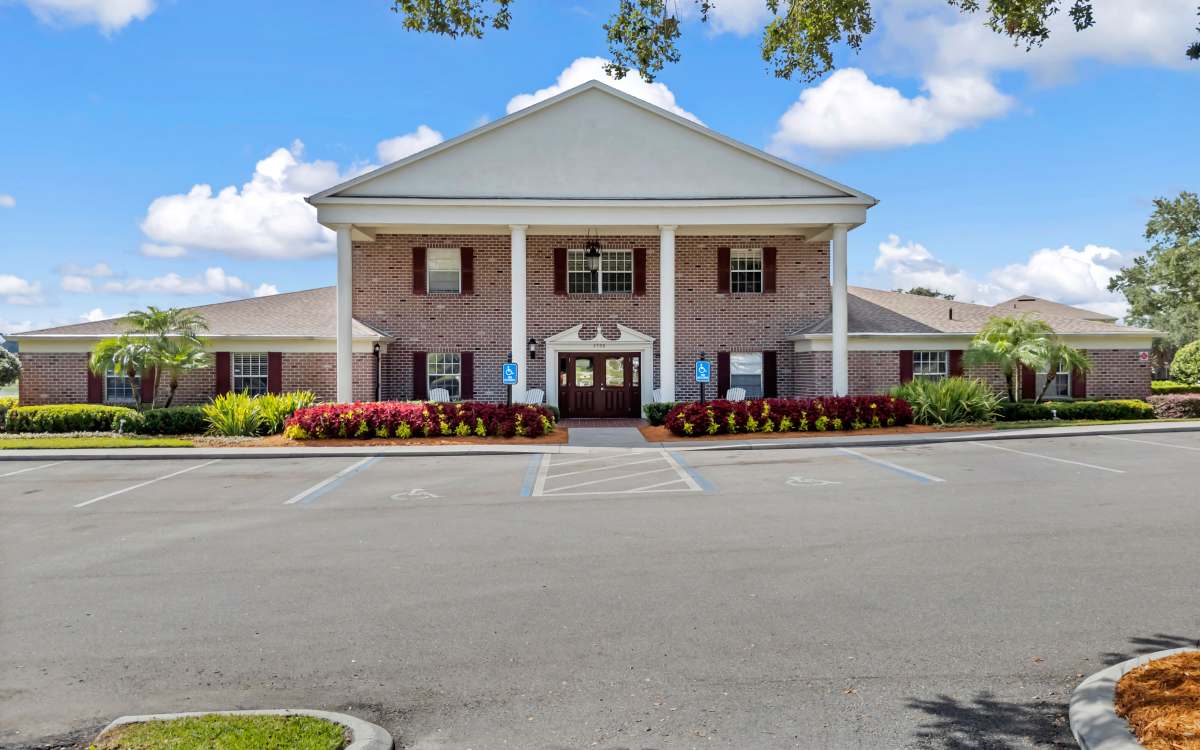 Exterior view to the aprtment community at Carlton Arms Of North Lakeland in Lakeland, Florida