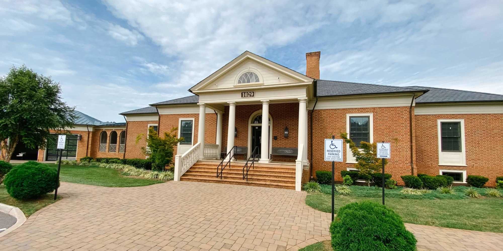 Apartments at Palisades at Hunters Creek in Forest, Virginia