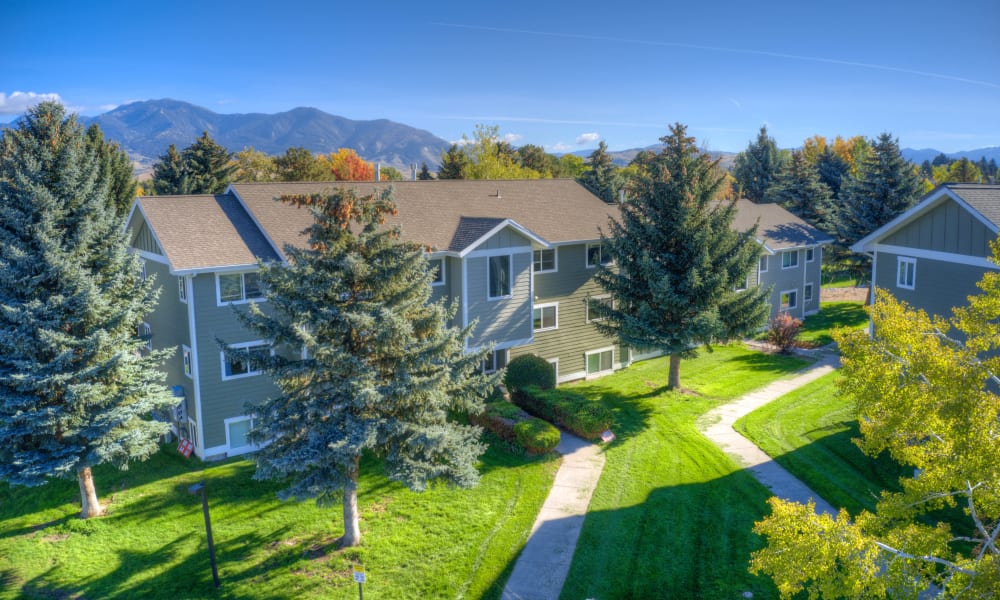 Mountain View Apartments offers beautiful walking trails and courtyard space in Bozeman, Montana