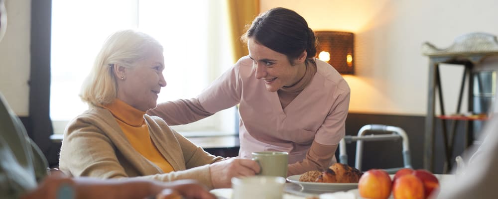 Staff talking with resident at Vista Prairie at Monarch Meadows in North Mankato, Minnesota