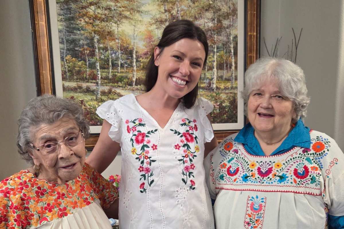 Residents taking a picture with a staff member at Isle at Cedar Ridge in Cedar Park, Texas