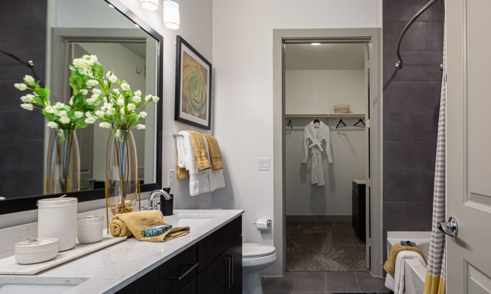 Large bathroom at Bellrock Summer Street in Houston, Texas